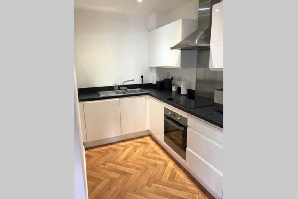 2 Double Beds Or 4 Singles, 2 Bathrooms, Free Parking, Smart Tv'S, Close To Gunwharf Quays, Beach & Historic Dockyard Πόρτσμουθ Εξωτερικό φωτογραφία
