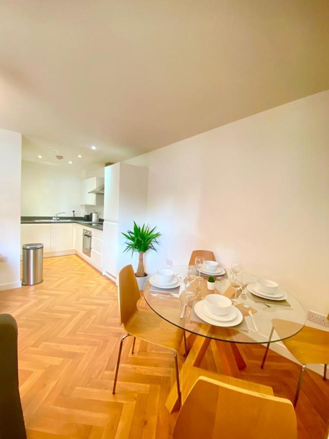 2 Double Beds Or 4 Singles, 2 Bathrooms, Free Parking, Smart Tv'S, Close To Gunwharf Quays, Beach & Historic Dockyard Πόρτσμουθ Εξωτερικό φωτογραφία