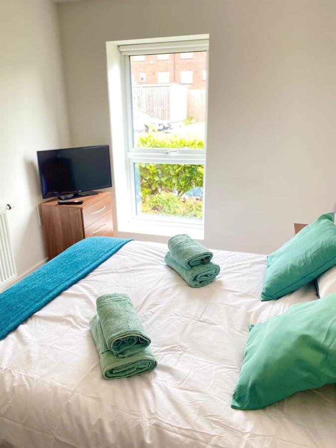 2 Double Beds Or 4 Singles, 2 Bathrooms, Free Parking, Smart Tv'S, Close To Gunwharf Quays, Beach & Historic Dockyard Πόρτσμουθ Εξωτερικό φωτογραφία
