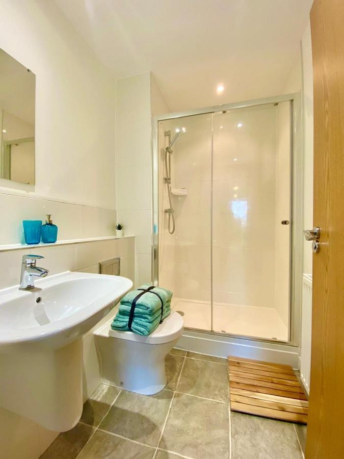 2 Double Beds Or 4 Singles, 2 Bathrooms, Free Parking, Smart Tv'S, Close To Gunwharf Quays, Beach & Historic Dockyard Πόρτσμουθ Εξωτερικό φωτογραφία