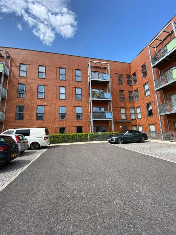 2 Double Beds Or 4 Singles, 2 Bathrooms, Free Parking, Smart Tv'S, Close To Gunwharf Quays, Beach & Historic Dockyard Πόρτσμουθ Εξωτερικό φωτογραφία
