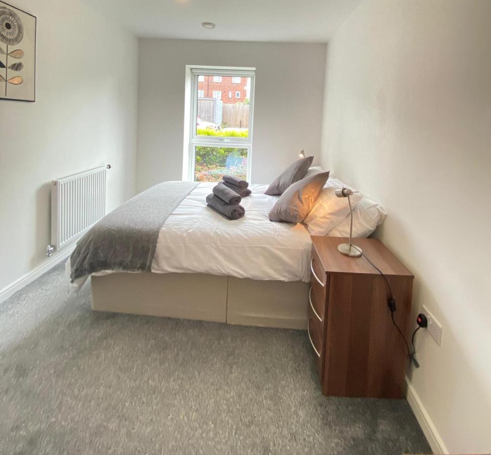 2 Double Beds Or 4 Singles, 2 Bathrooms, Free Parking, Smart Tv'S, Close To Gunwharf Quays, Beach & Historic Dockyard Πόρτσμουθ Εξωτερικό φωτογραφία