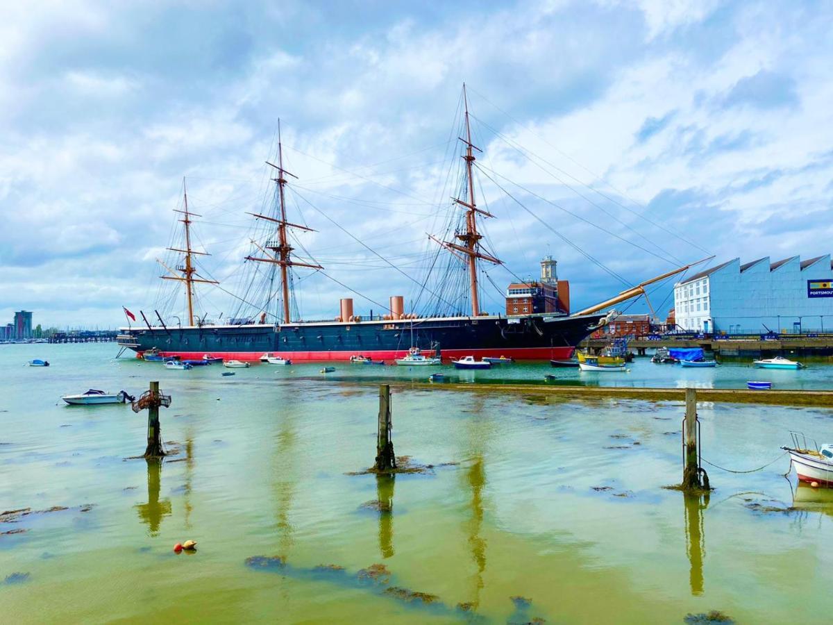 2 Double Beds Or 4 Singles, 2 Bathrooms, Free Parking, Smart Tv'S, Close To Gunwharf Quays, Beach & Historic Dockyard Πόρτσμουθ Εξωτερικό φωτογραφία
