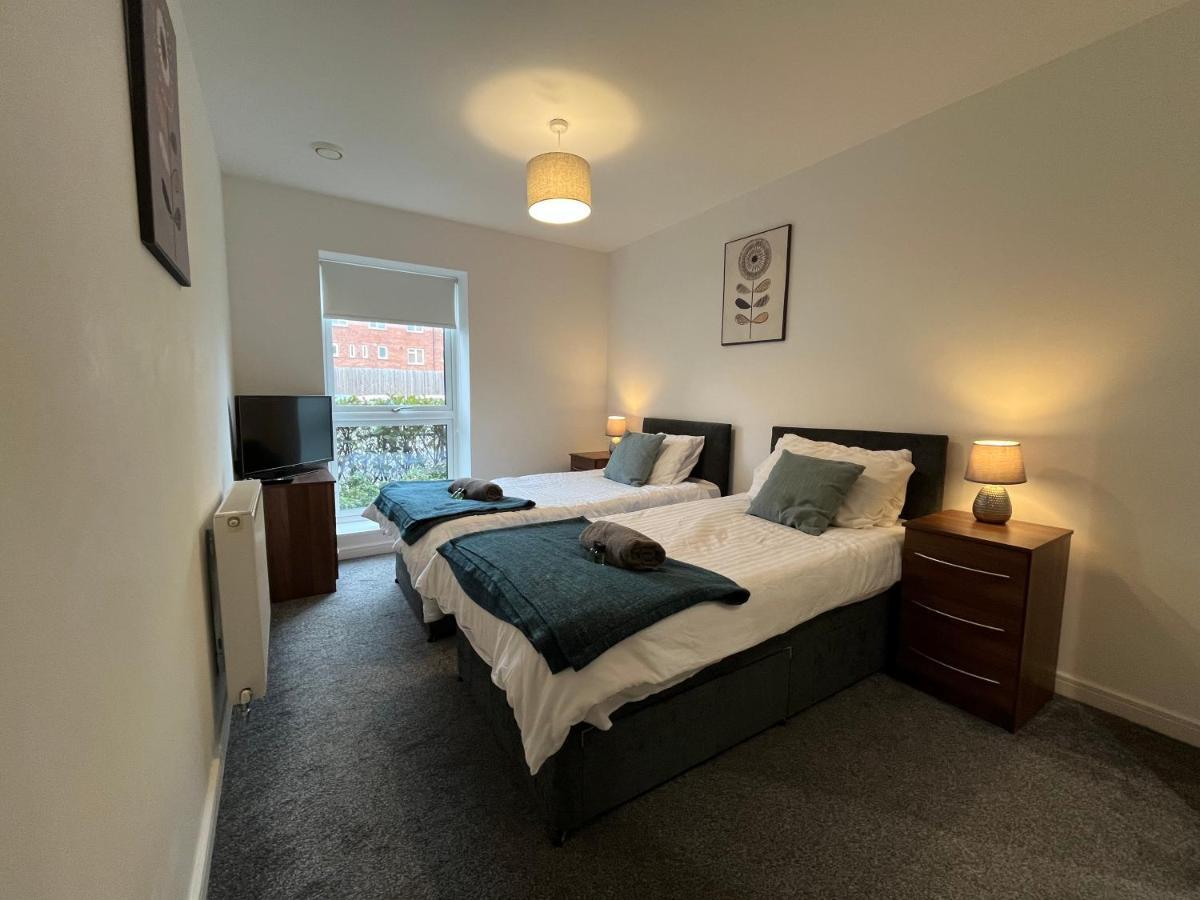 2 Double Beds Or 4 Singles, 2 Bathrooms, Free Parking, Smart Tv'S, Close To Gunwharf Quays, Beach & Historic Dockyard Πόρτσμουθ Εξωτερικό φωτογραφία