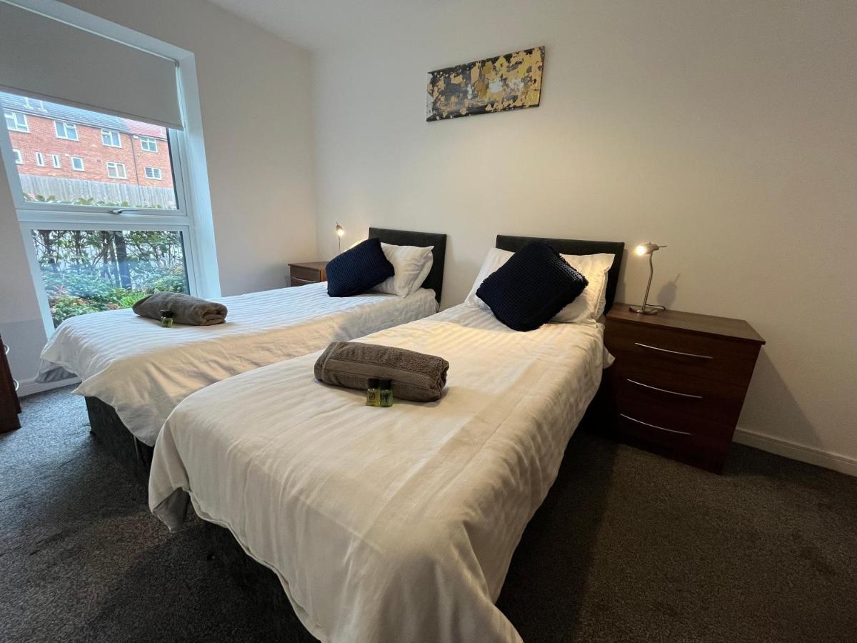 2 Double Beds Or 4 Singles, 2 Bathrooms, Free Parking, Smart Tv'S, Close To Gunwharf Quays, Beach & Historic Dockyard Πόρτσμουθ Εξωτερικό φωτογραφία
