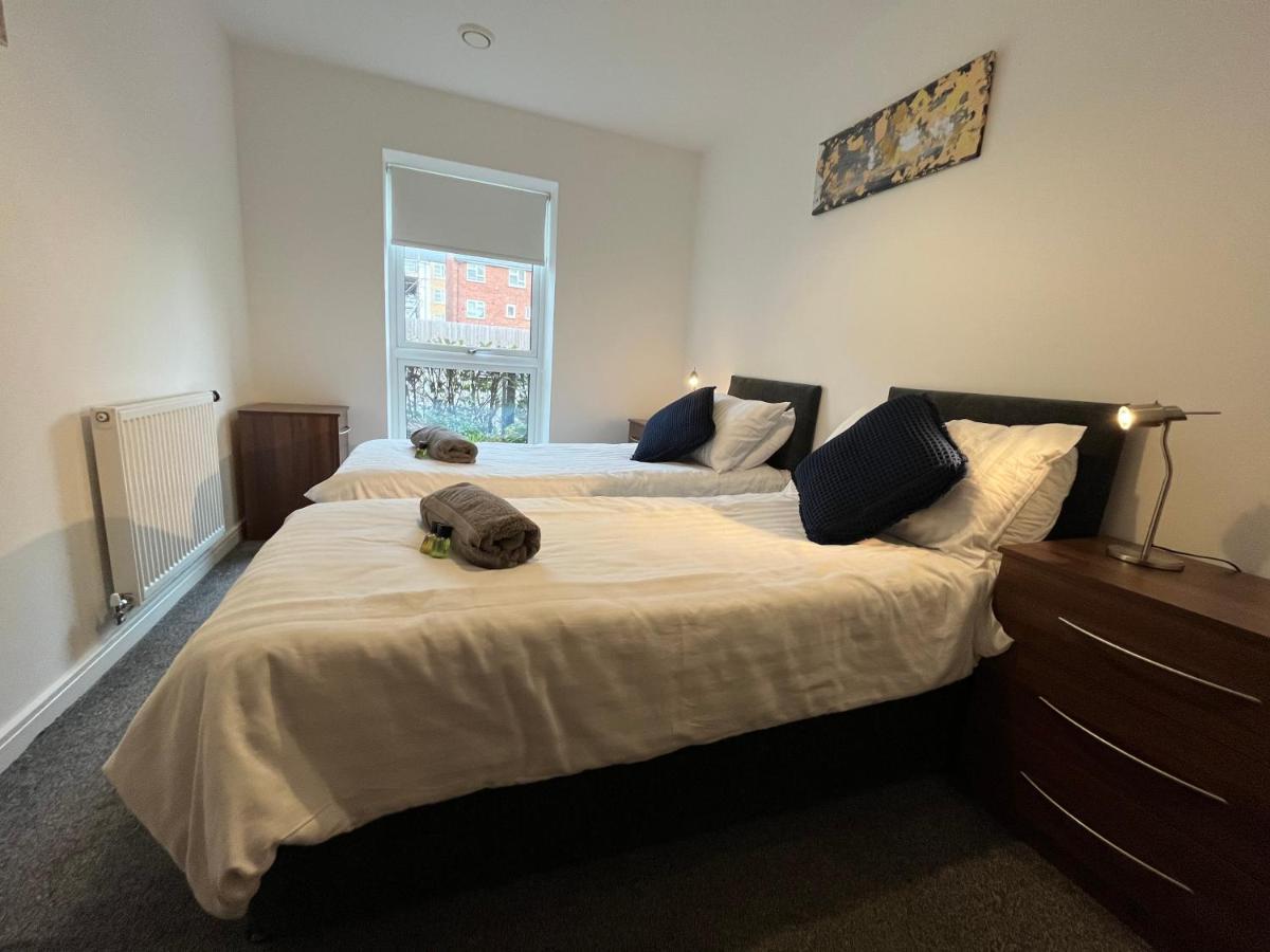 2 Double Beds Or 4 Singles, 2 Bathrooms, Free Parking, Smart Tv'S, Close To Gunwharf Quays, Beach & Historic Dockyard Πόρτσμουθ Εξωτερικό φωτογραφία