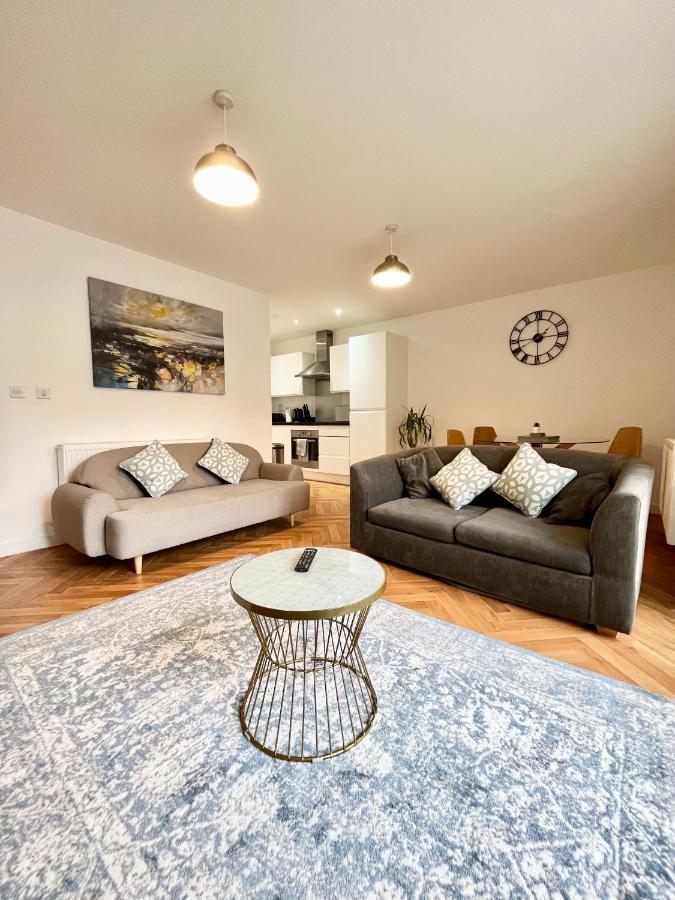2 Double Beds Or 4 Singles, 2 Bathrooms, Free Parking, Smart Tv'S, Close To Gunwharf Quays, Beach & Historic Dockyard Πόρτσμουθ Εξωτερικό φωτογραφία
