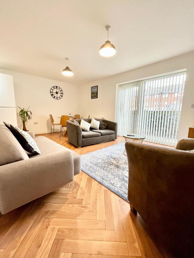 2 Double Beds Or 4 Singles, 2 Bathrooms, Free Parking, Smart Tv'S, Close To Gunwharf Quays, Beach & Historic Dockyard Πόρτσμουθ Εξωτερικό φωτογραφία